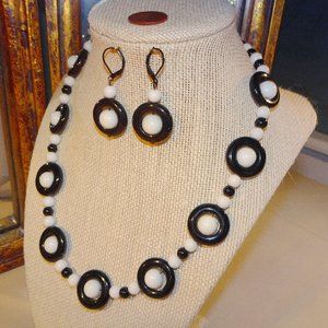 Hand-crafted necklace/earring set in bold black & white glass